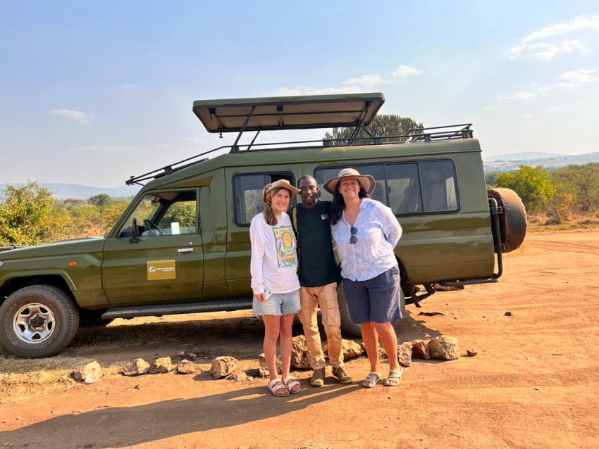 Bespoke 4x4 Land Cruiser with pop-up roof for wildlife photography in Akagera National Park